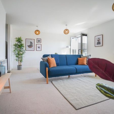 Stylish Apartment With Private Parking Cardiff Exteriör bild