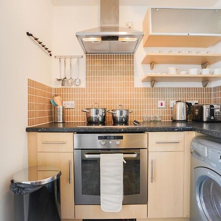Stylish Apartment With Private Parking Cardiff Exteriör bild