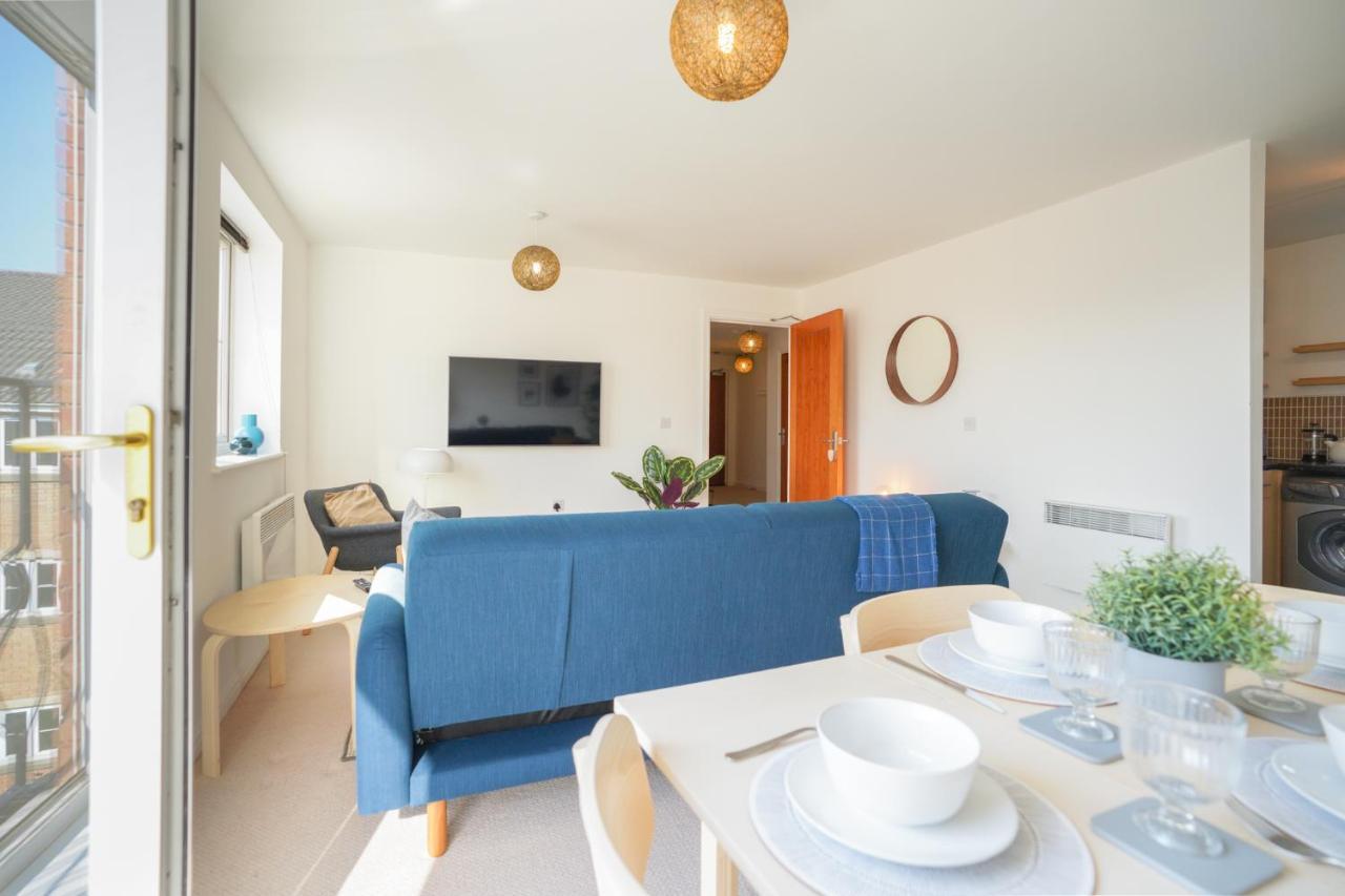 Stylish Apartment With Private Parking Cardiff Exteriör bild