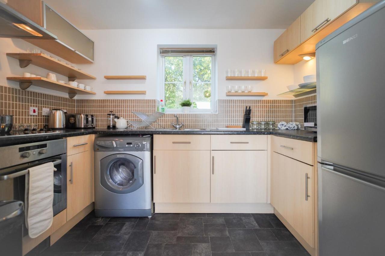 Stylish Apartment With Private Parking Cardiff Exteriör bild