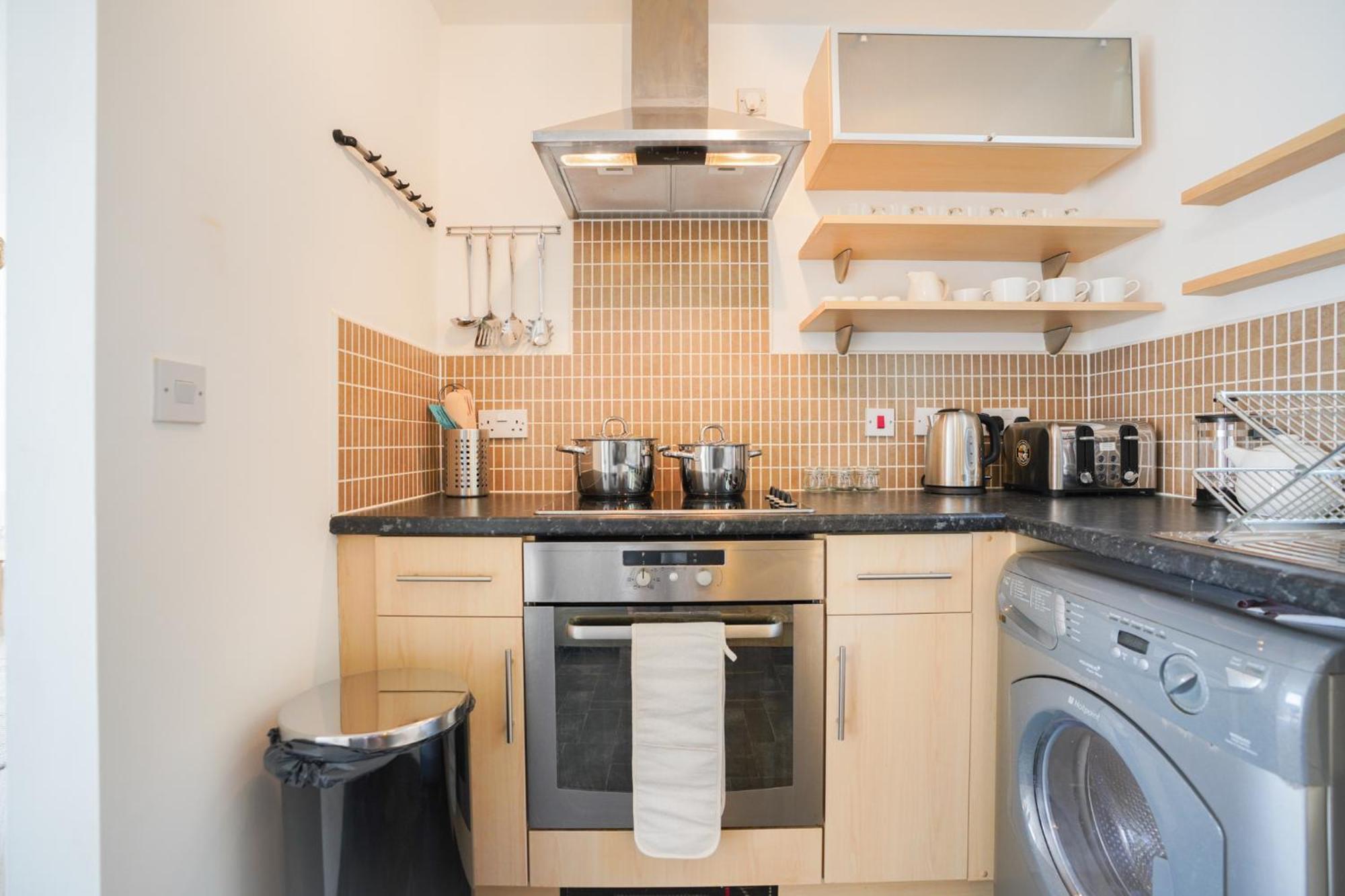 Stylish Apartment With Private Parking Cardiff Exteriör bild