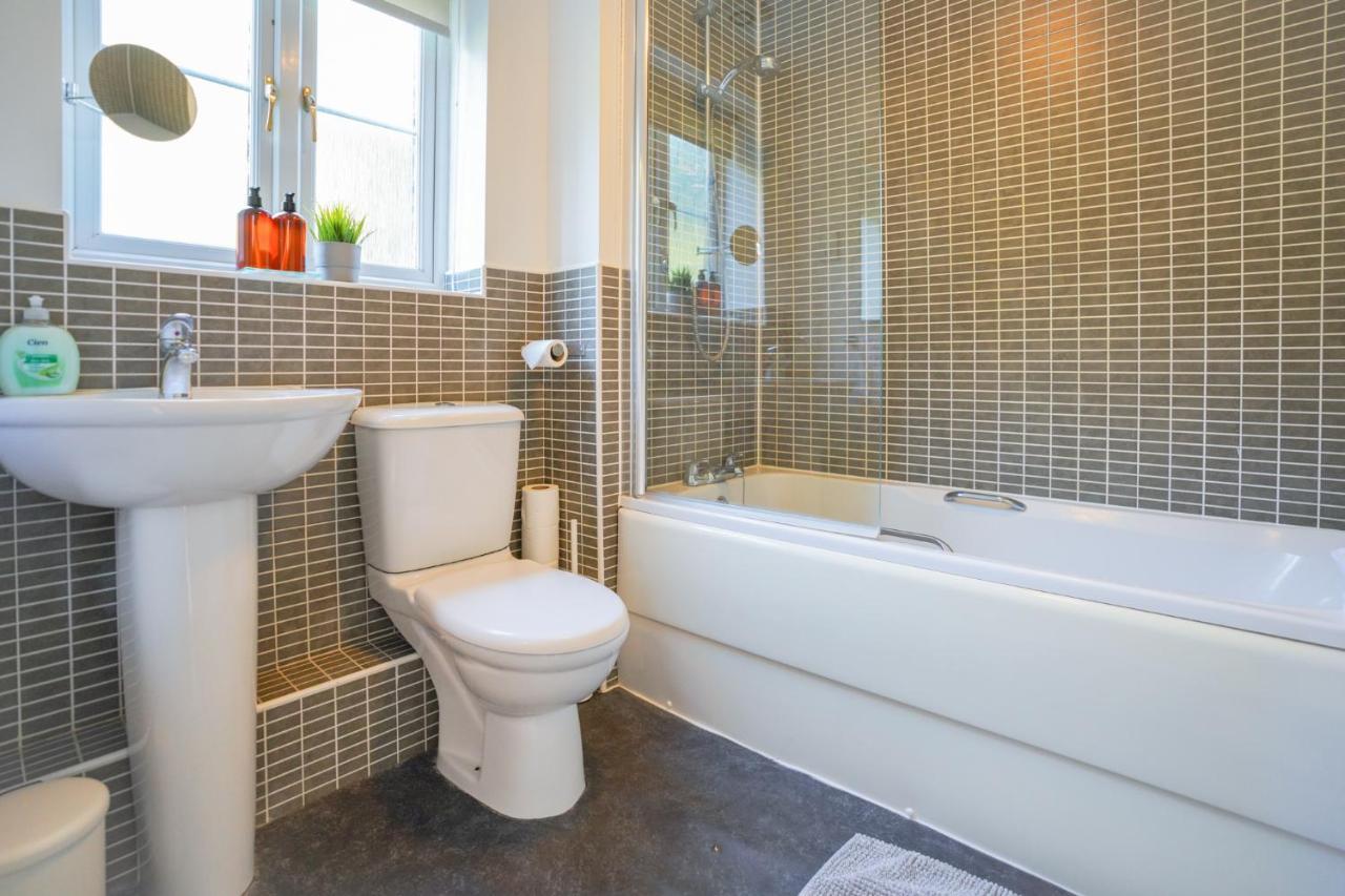 Stylish Apartment With Private Parking Cardiff Exteriör bild